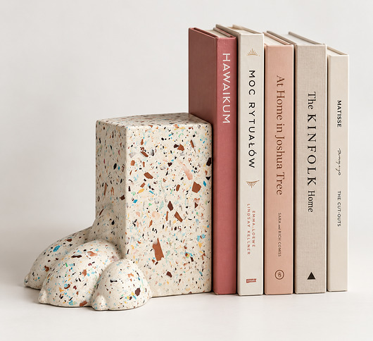 dodatki - różne Podpórka do książek Lwia Łapka - Jesmonite Off White + Kolorowe Lastryko