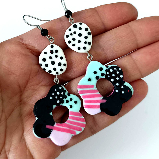 kolczyki z masy plastycznej Kolczyki kwiaty w kropki