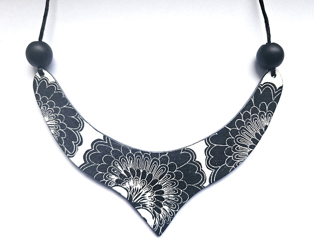 naszyjniki - inne Naszyjnik Czarne kwiaty