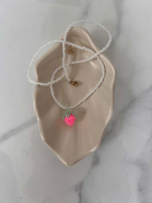 wisiory Handmade naszyjnik z koralików z plecioną różowa malinką