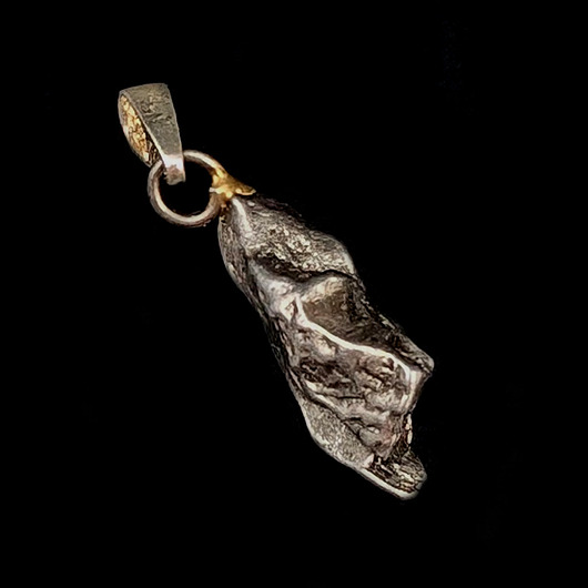 wisiory Niewielki z meteorytem