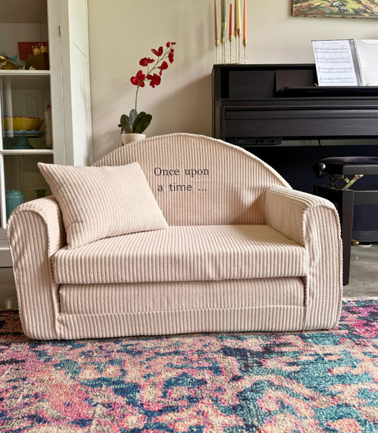 meble do pokoju dziecka Sztruksowa rozkładana mini sofa z imieniem 