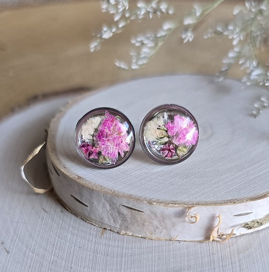 kolczyki z żywicy Wieczne kwiaty kolczyki wkręty różowa gipsówka srebrne