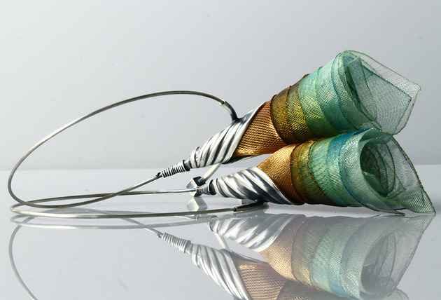 kolczyki wire wrapping Srebrne kolczyki koła z tkaniną mięta złoto