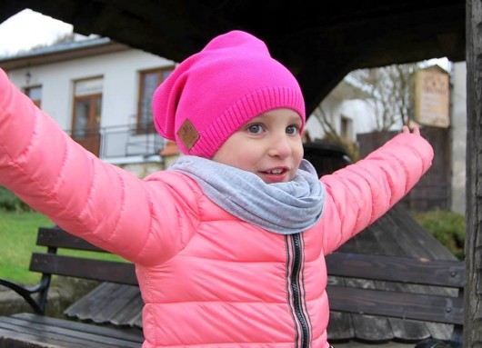 Dzianinowa czapeczka NEON PINK Le petit cochonnet