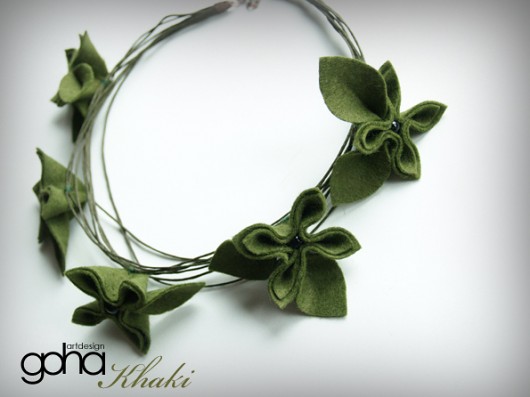 Khaki naszyjnik -Biżuteria Autorska FlowerFelt Design