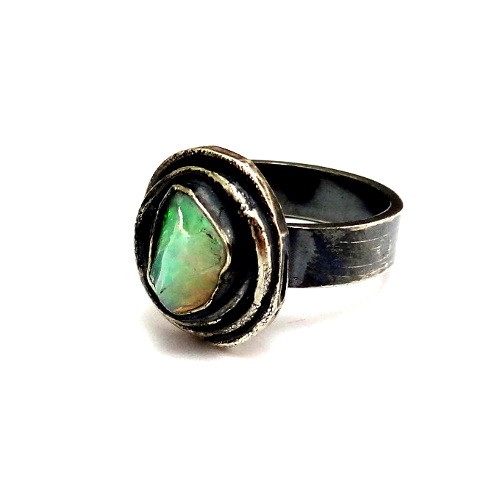 raw opal in black Pracownia Neores