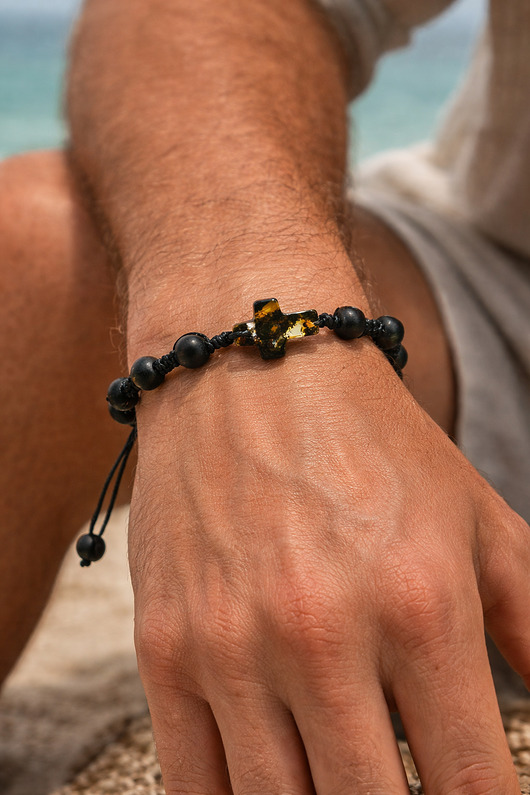 biżuteria męska Bransoletka męska z bursztynu bałtyckiego krzyżyk, makrama