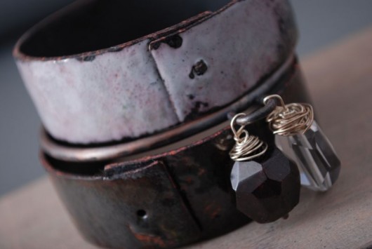 INDUSTRIAL GARNET - emaliowane bransolety  Dorota Oyrzanowska
