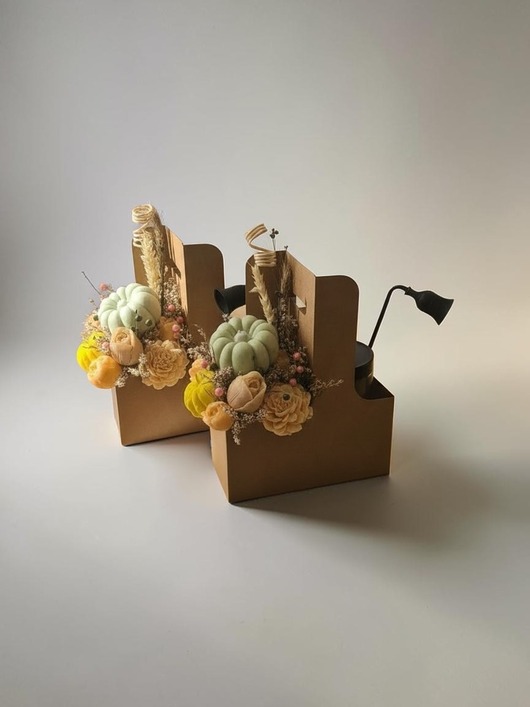 świeczniki i świece Zestaw prezentowy Jesieniara - Flower Box, świeca w słoiku, gasidło