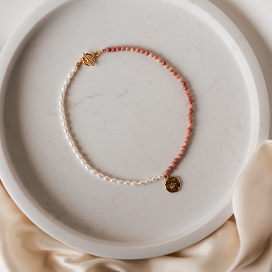 chokery Choker z pereł i kamieni naturalnych (rodonit)