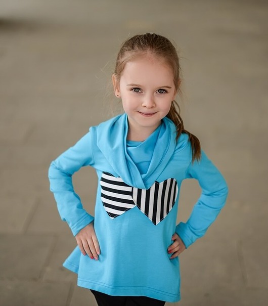Bluza Dziewczęca Z Kominem Serduszka turkusowa GEEKID
