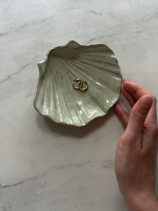 pojemniki na biżuterię Podstawka na Biżuterię Palo Santo Ceramiczna Muszelka Pistacjowa Zieleń