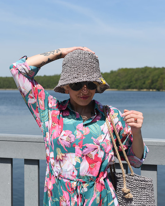 kapelusze damskie HOLIDAYS kapelusz bucket hat w kolorze kamienistej plaży