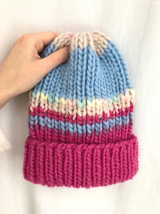 czapki damskie Wełniana czapka handmade kolorowe ozdobne włóczki niebieska różowa