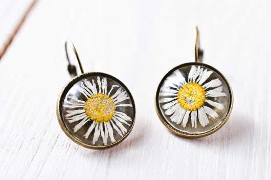 Białe kolczyki z żywicy So Jewelry