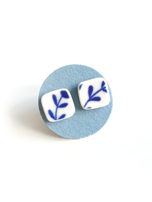 kolczyki ceramiczne Kolczyki ceramiczne w kobaltowe listki