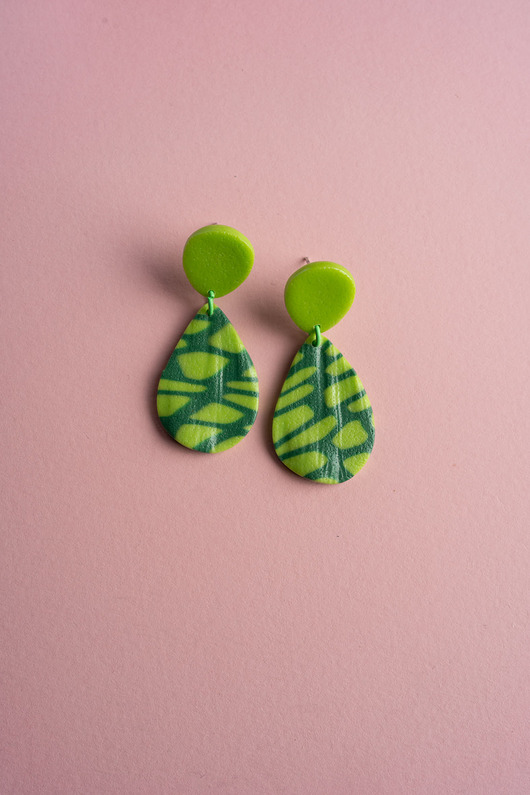 kolczyki z masy plastycznej Kolczyki listki z fakturą