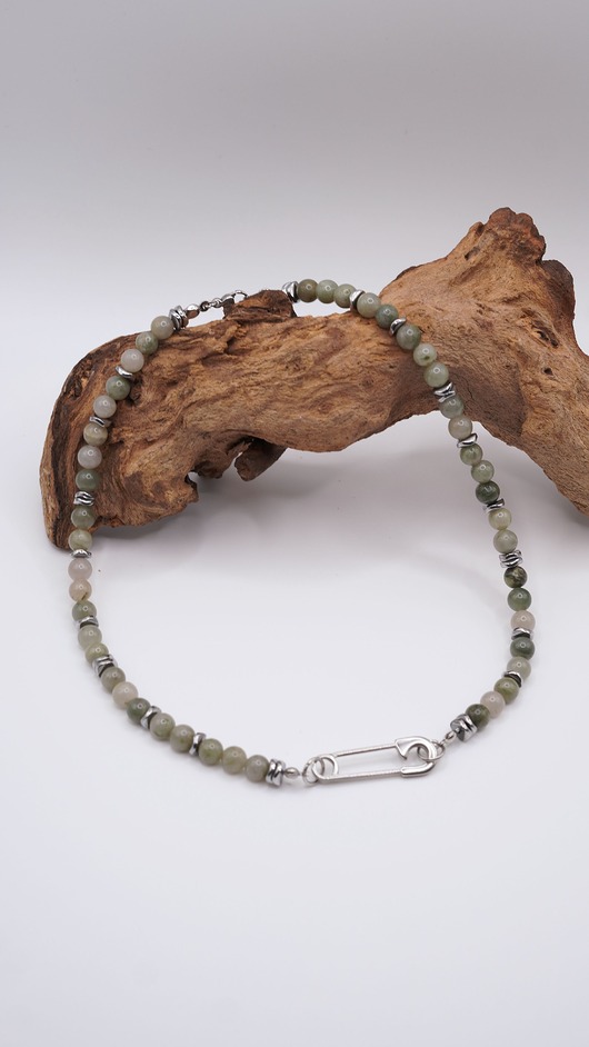 chokery Choker Zielony kwarc z zawieszką w kształcie agrafki