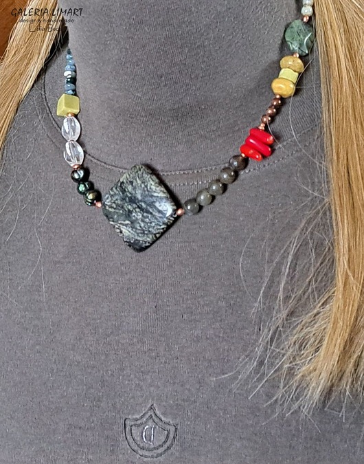 korale Naszyjnik ze specjalnie dobranych minerałów w niewykłej kolorystyce handmade