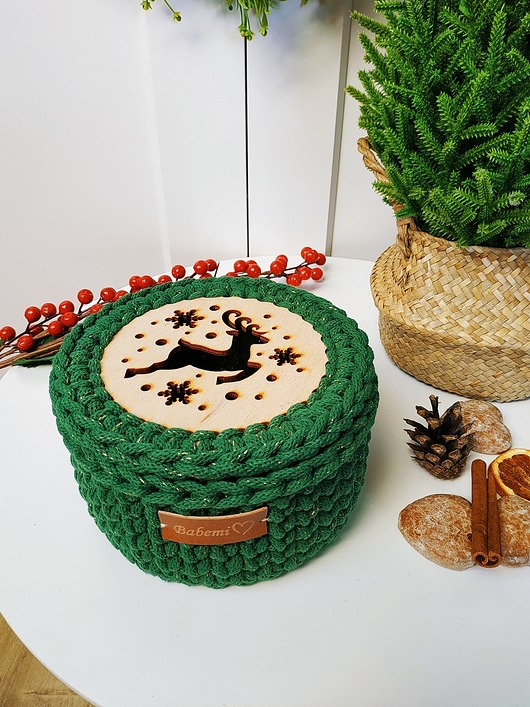 dekoracje świąteczne Kosz prezentowy świąteczny z motywem renifera " Reindeer Gift Basket"