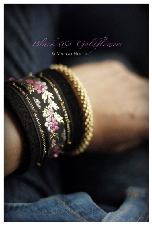 Black & GoldFlowers FlowerFelt Design