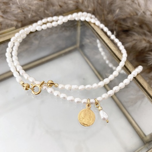 złote naszyjniki Naszyjnik - Delikatne perły w blasku złota.