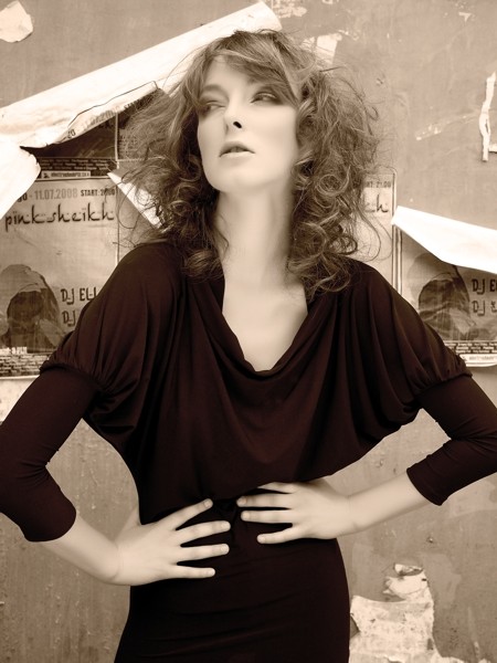 42(XL) Minimalistyczna czarna YULIYA BABICH