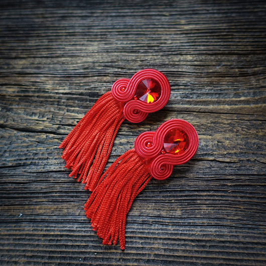 klipsy Etniczne klipsy soutache z frędzlami- czerwone