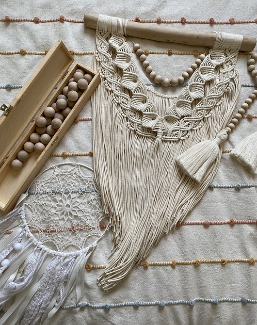 makramy Makrama z drewnianymi koralami w stylu boho