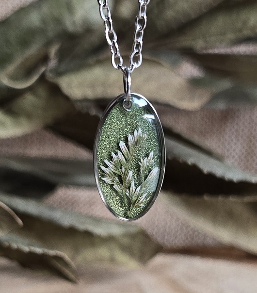 wisiory Srebrna zawieszka jajowata suszone kwiaty zboża zielona