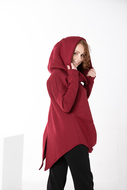 bluza z kapturem damska Bluza bordowa typ kangur z dużym kapturem i wejśem na kciuk