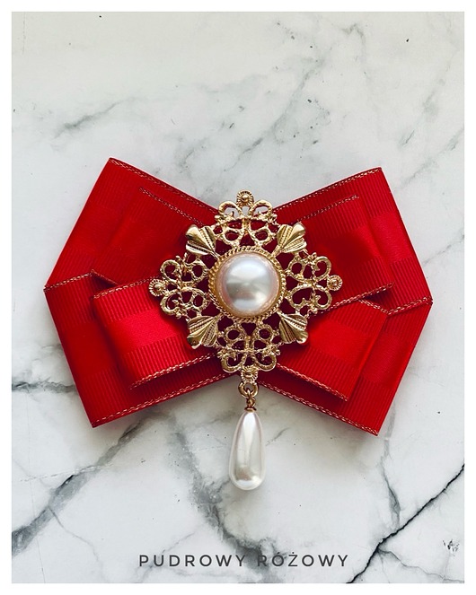 broszki Brosza z ażurową ozdobą z perłą NEW