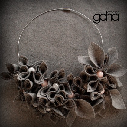 Grafitowy z różanym FlowerFelt Design