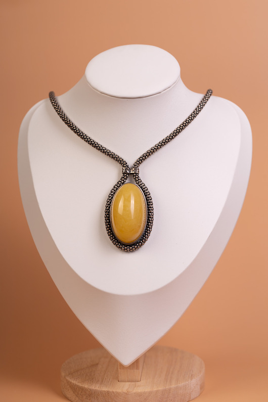 srebrne naszyjniki Naszyjnik srebrny z naturalnym miodowym bursztynem bałtyckim