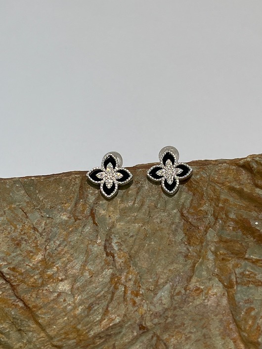 kolczyki srebrne Kolczyki srebrne  z  onyksami i cyrkoniami na wkrętki