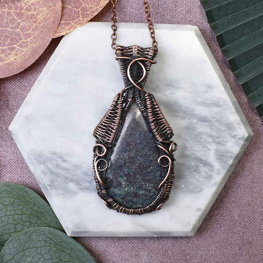 wisiory Miedziany wisiorek wire wrapping z edulitem #460