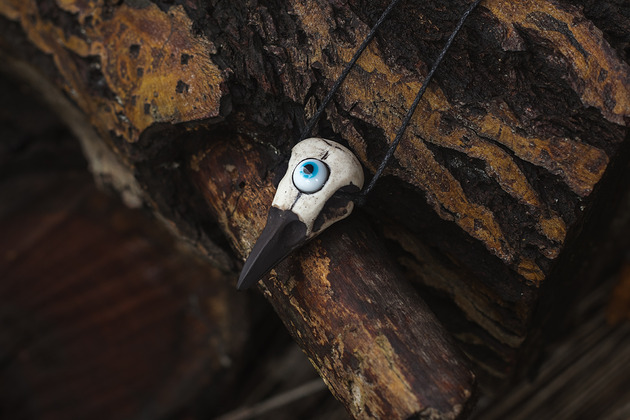 wisiory Wisior Czaszka Ptaka - Kruk - Niebieskie oko