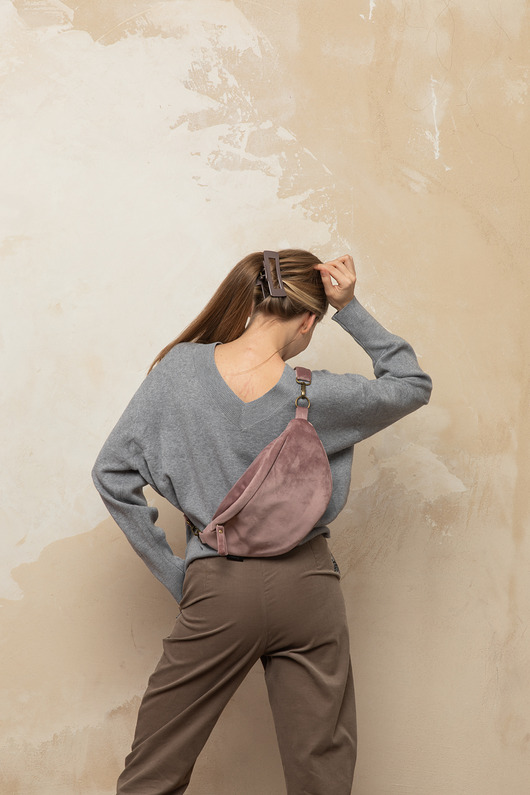 saszetka nerka Welurowa nerka basic pudrowy róż