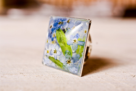 Pierścionek z żywicy z niezapominajkami So Jewelry