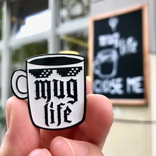 przypinki Pin MUG LIFE