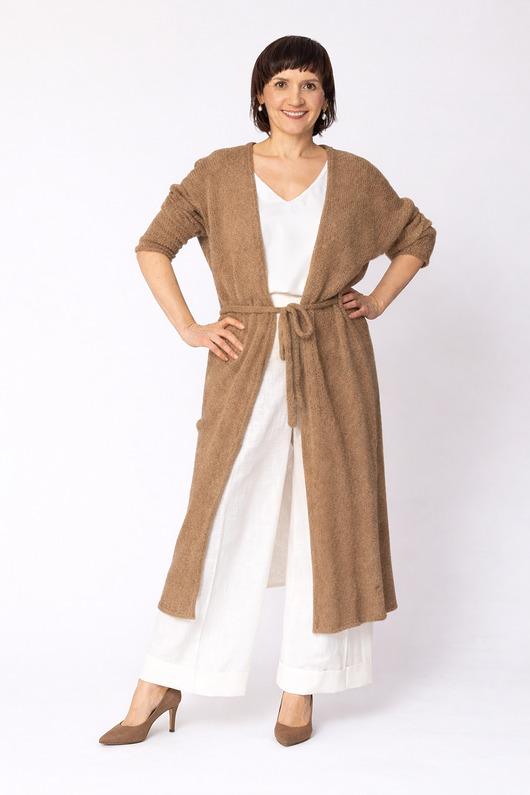 swetry damskie  Długi kardigan wełniany z paskiem - Brązowy