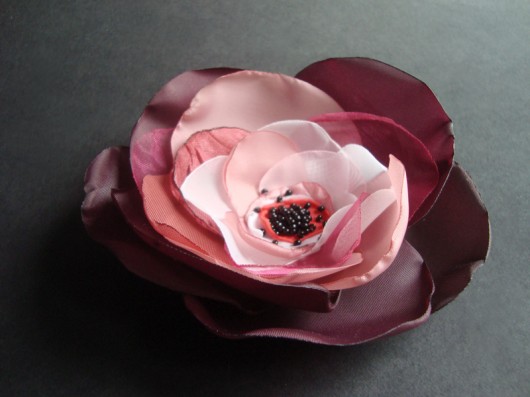 burgundowa czerwień SundayRose