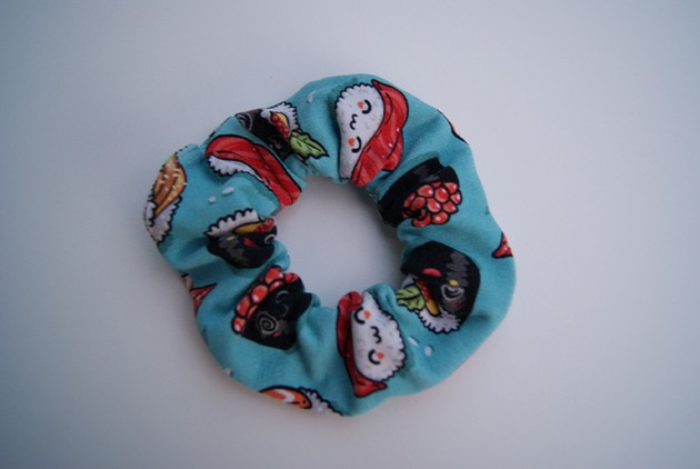 dziewczynka - inne Gumka scrunchie "czas na sushi"