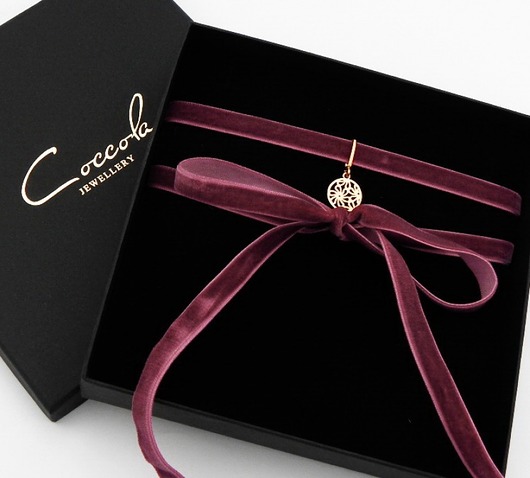 AKSAMITNY CHOKER Z ROZETĄ ZE SREBRA 925 POZŁACAN Coccola JEWELLERY