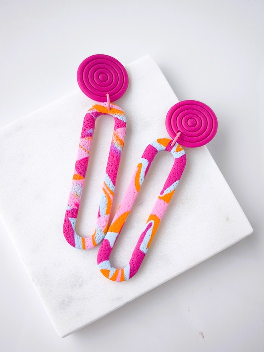 kolczyki z masy plastycznej Długie kolczyki ENDORFINY z fuksją
