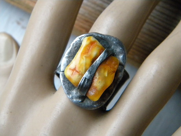 Roman Ancient Ring ;) bursztyn mleczny Beata Trotter