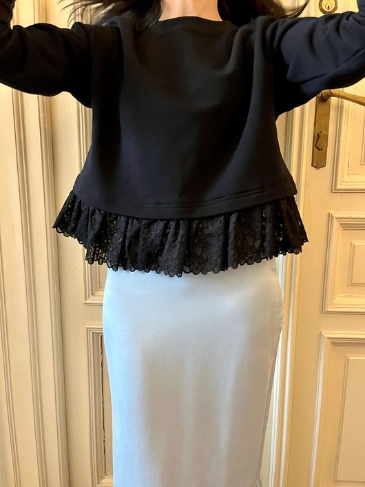 bluza bez kaptura damska Bawełniana czarna bluza Mirka damska z koronką