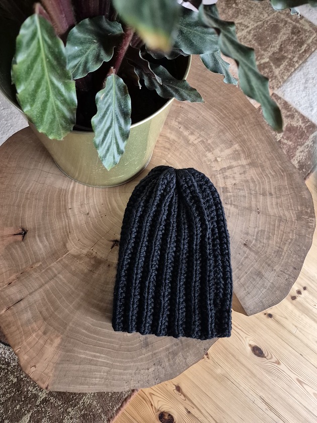 czapki damskie Wełniana  czarna czapka z merino WOOLLY nero