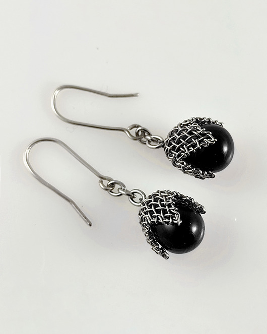 kolczyki wire wrapping Czarne w siateczce - kolczyki (lub klipsy)